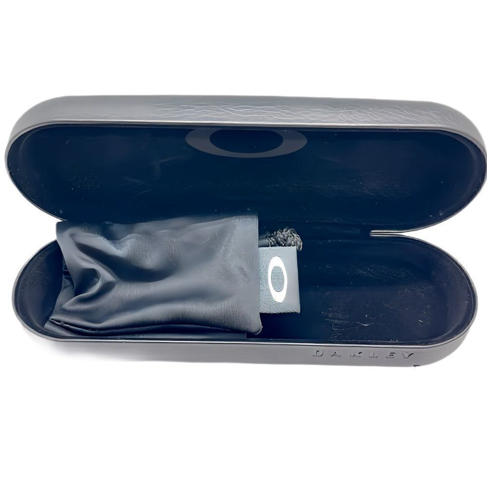 OAKLEY BLACK CASE WITH CLEANING BAG **SUNGLASSES NOT INCLUDED